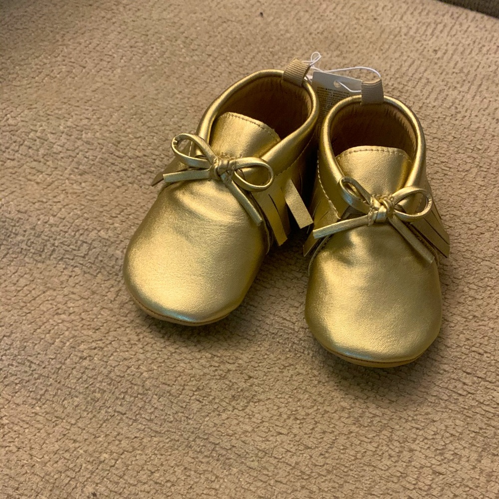 NWT Gold baby moccasins